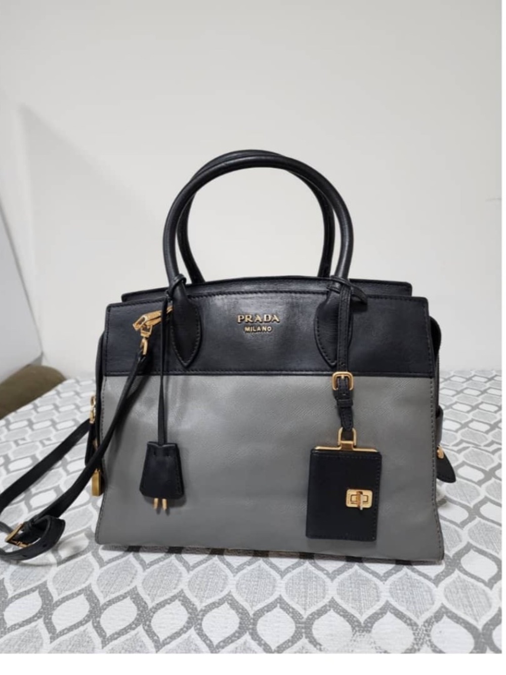 Authentic PRADA Saffiano City Calfskin Medium Esplanade Tote Grey/Black